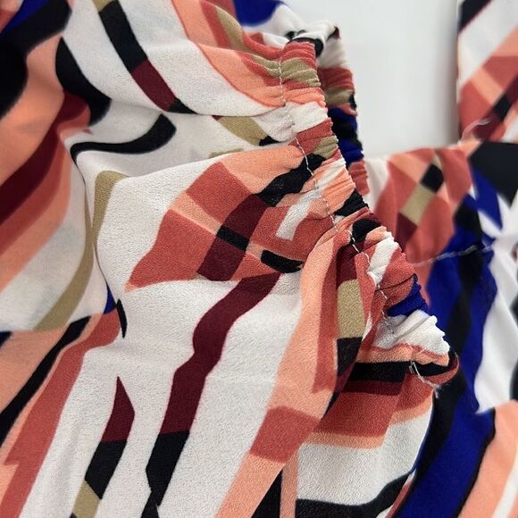 Vince Camuto abstract print off shoulder medium top - Picture 3 of 6